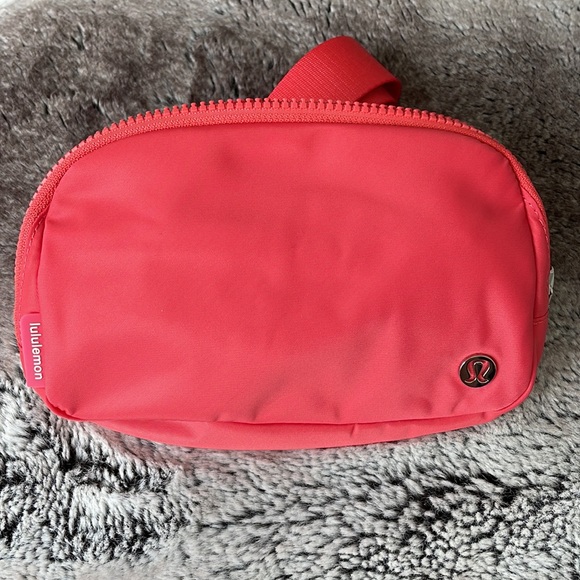 NWT Lululemon Belt Bag - Picture 14 of 16